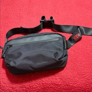 NWOT Mercer Mettle Crossbody Pack